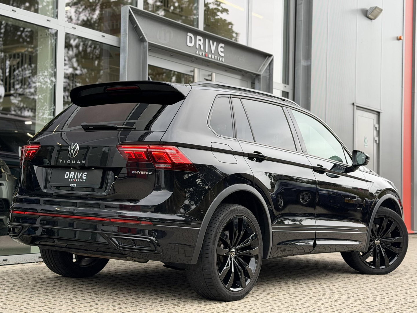 Volkswagen Tiguan 1.4 TSI eHybrid R-Line Business+ Black Style |Pano|Leer|Memory|ACC|Winter|HUD|IQ|Trekhaak|20"
