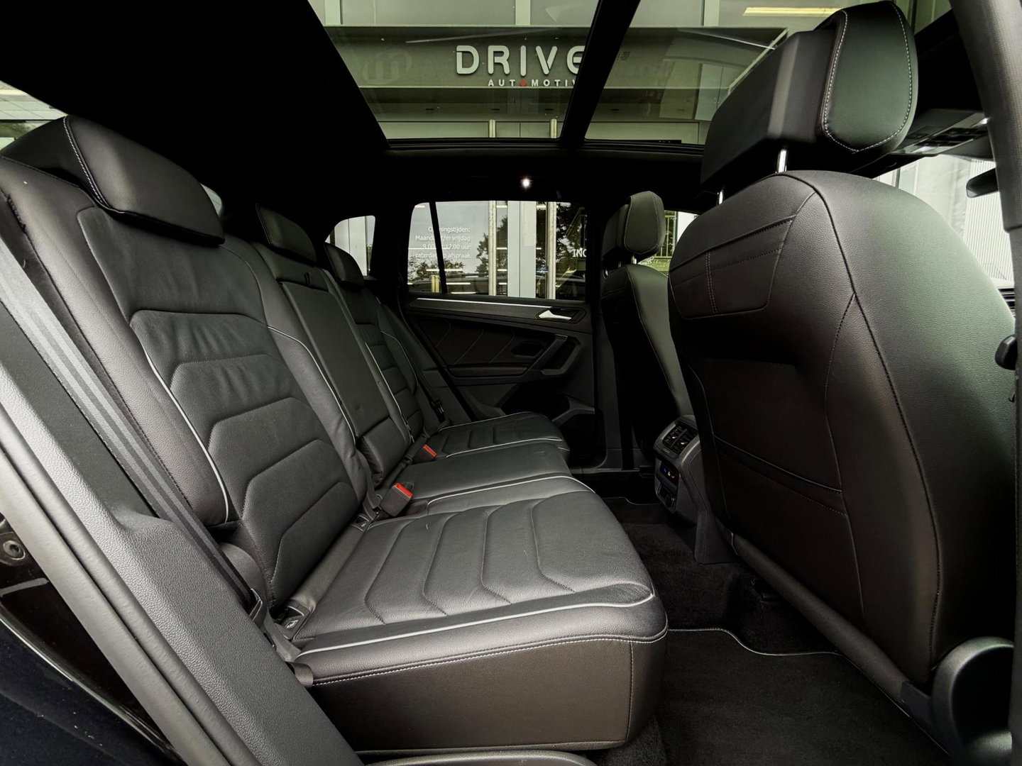 Volkswagen Tiguan 1.4 TSI eHybrid R-Line Business+ Black Style |Pano|Leer|Memory|ACC|Winter|HUD|IQ|Trekhaak|20"