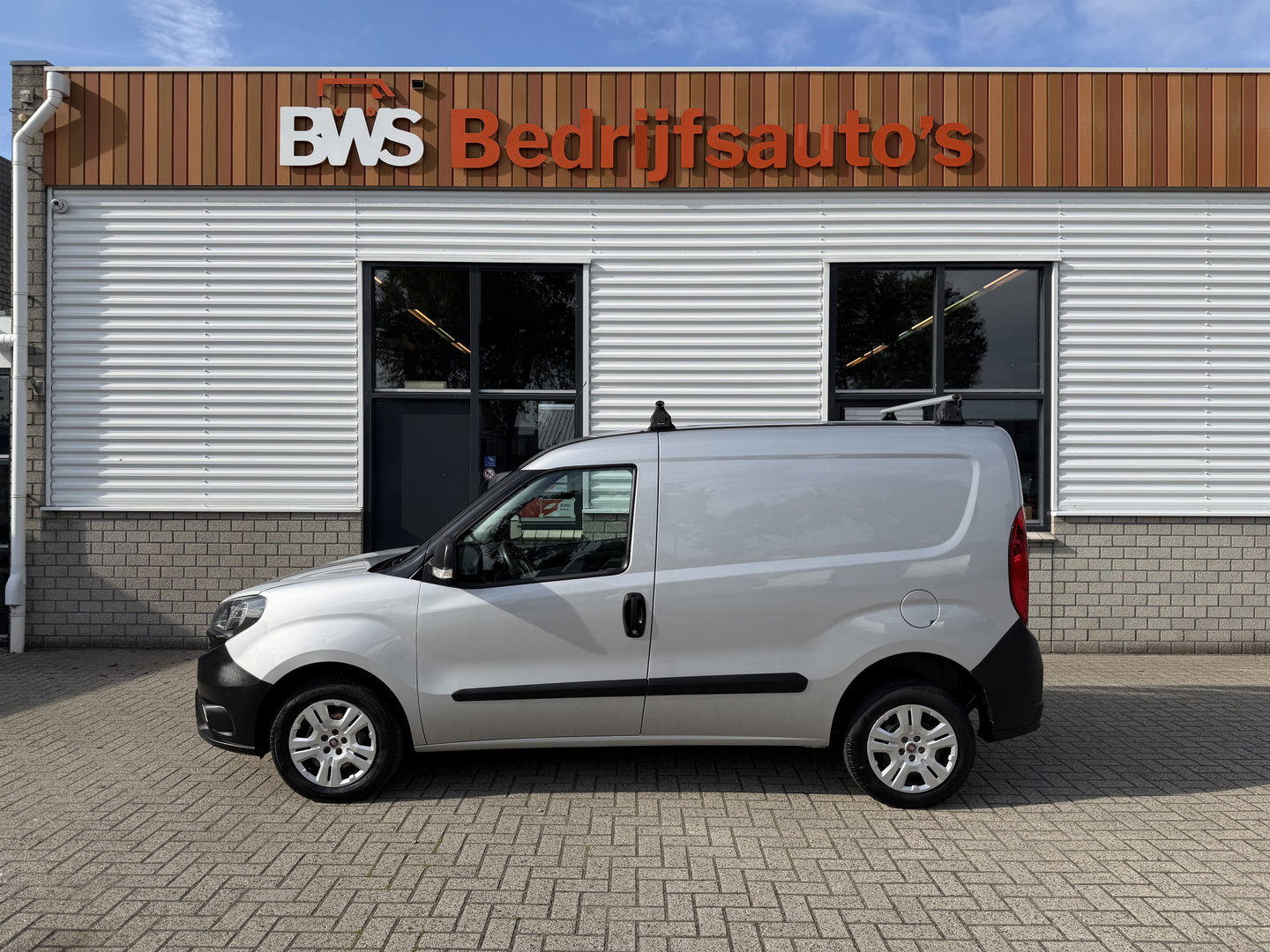 Fiat Doblò Cargo 1.3 MJ L1H1 Actual / vaste prijs rijklaar € 6950 ex btw / lease vanaf € 117 / euro 6 / bpm vrij / airco / trekhaak / schuifdeur / zilver metallic !