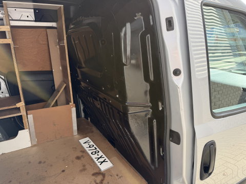 Fiat Doblò Cargo 1.3 MJ L1H1 Actual / vaste prijs rijklaar € 6950 ex btw / lease vanaf € 117 / euro 6 / bpm vrij / airco / trekhaak / schuifdeur / zilver metallic !