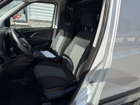 Fiat Doblò Cargo 1.3 MJ L1H1 Actual / vaste prijs rijklaar € 6950 ex btw / lease vanaf € 117 / euro 6 / bpm vrij / airco / trekhaak / schuifdeur / zilver metallic !