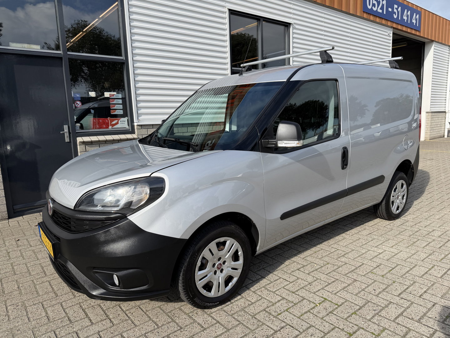 Fiat Doblò Cargo 1.3 MJ L1H1 Actual / vaste prijs rijklaar € 6950 ex btw / lease vanaf € 117 / euro 6 / bpm vrij / airco / trekhaak / schuifdeur / zilver metallic !