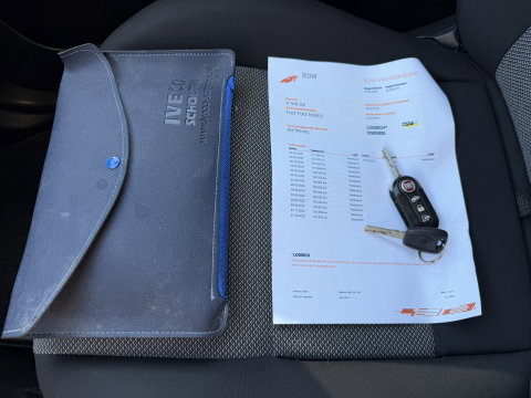 Fiat Doblò Cargo 1.3 MJ L1H1 Actual / vaste prijs rijklaar € 6950 ex btw / lease vanaf € 117 / euro 6 / bpm vrij / airco / trekhaak / schuifdeur / zilver metallic !