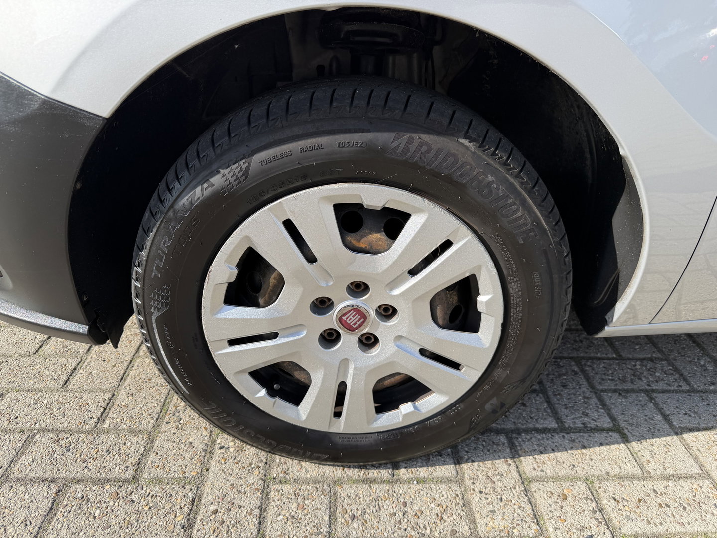 Fiat Doblò Cargo 1.3 MJ L1H1 Actual / vaste prijs rijklaar € 6950 ex btw / lease vanaf € 117 / euro 6 / bpm vrij / airco / trekhaak / schuifdeur / zilver metallic !