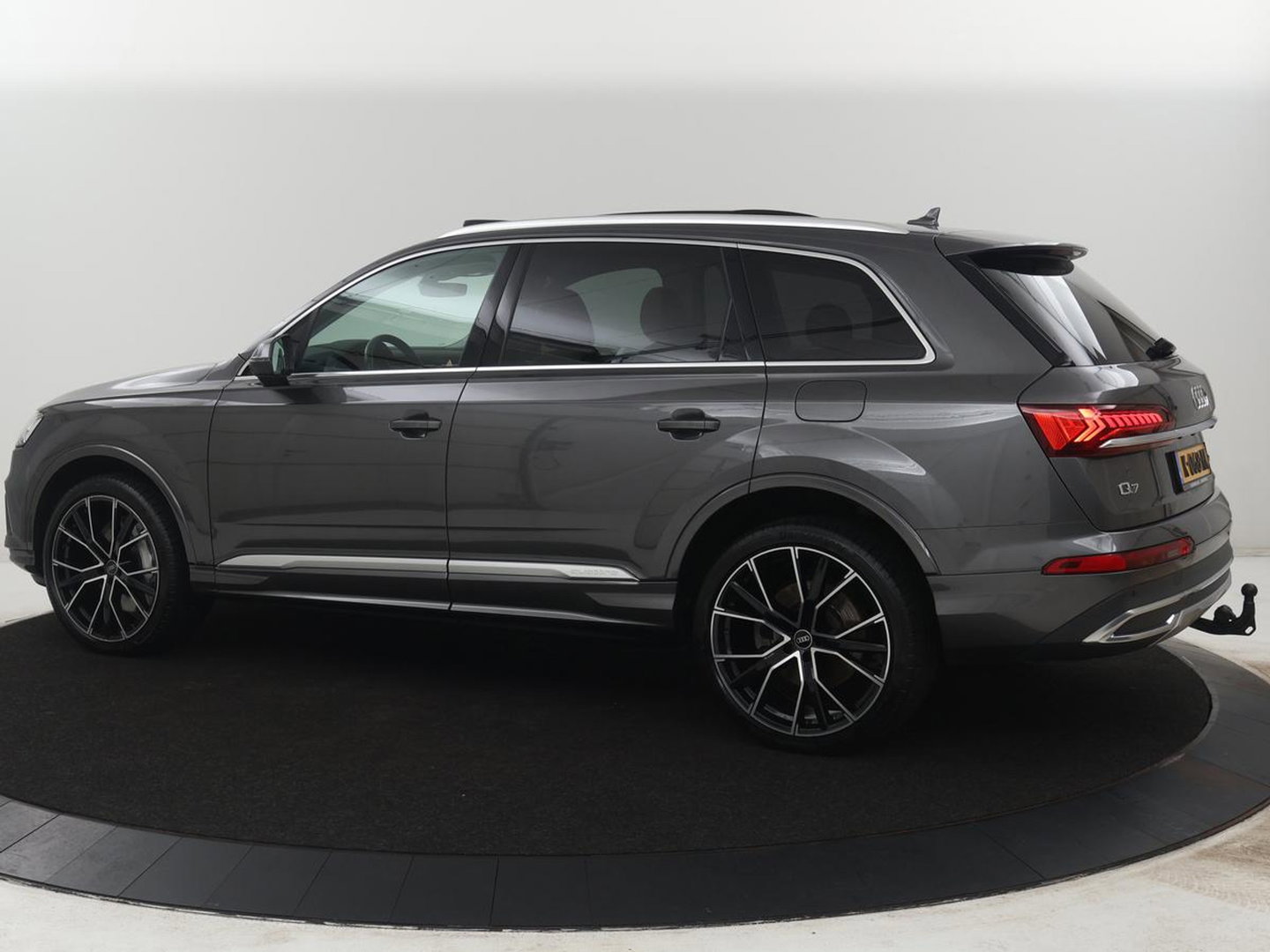 Audi Q7 55 TFSI e quattro Pro Line Plus | Panoramadak | Trekhaak | Leder | Stoelkoeling | Camera | Cruise control | Navigatie | Carplay | Stoelverwarming | Bang & Olufsen | Memory |