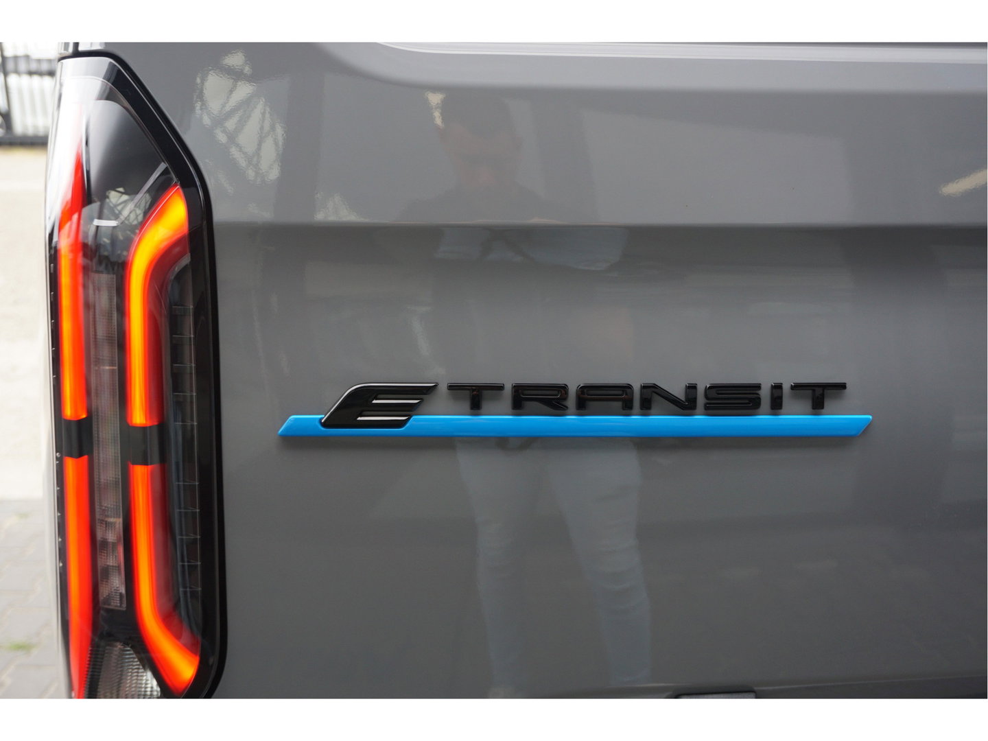 Ford Transit Custom 340L JWR Edition DC Elektrisch 71 kWh / 218 PK Navi, Camera, 19" LM, ACC, Matrix LED!! NR. 600