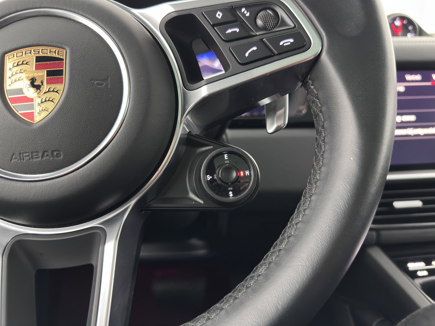 Porsche Cayenne Coupé 3.0 E-Hybrid Platinum Edition (Plug-In) {SoH-100%} Aut. *PANO | LEATHER | FULL-LED | BOSE-SURROUND | MEMORY-PACK | TOPVIEW | SPORTSEATS | DAB | NAVI-FULLAMP | PRIVACY-GLASS | SHIFTPADDLES | TOWBAR | 22''ALU*