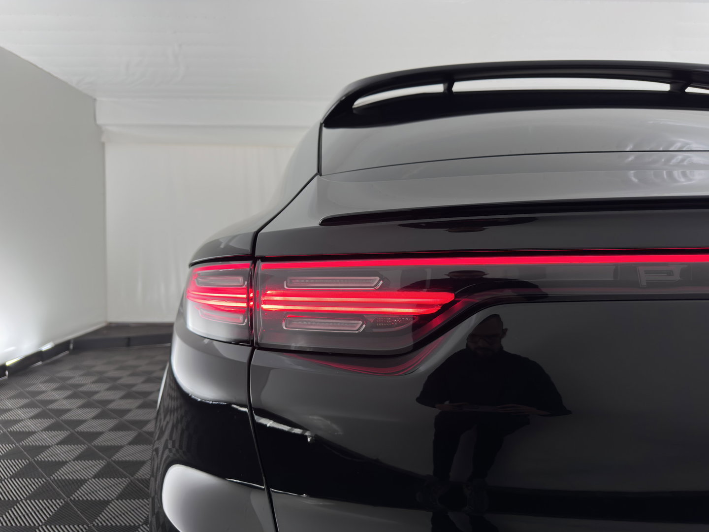 Porsche Cayenne Coupé 3.0 E-Hybrid Platinum Edition (Plug-In) {SoH-100%} Aut. *PANO | LEATHER | FULL-LED | BOSE-SURROUND | MEMORY-PACK | TOPVIEW | SPORTSEATS | DAB | NAVI-FULLAMP | PRIVACY-GLASS | SHIFTPADDLES | TOWBAR | 22''ALU*