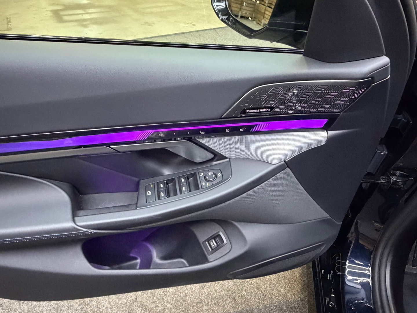 BMW i5 EDrive40 84 kWh Pro B&W M-Sport Pano iconic grill LED Navi Memory 19"LM