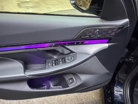 BMW i5 EDrive40 84 kWh Pro B&W M-Sport Pano iconic grill LED Navi Memory 19"LM