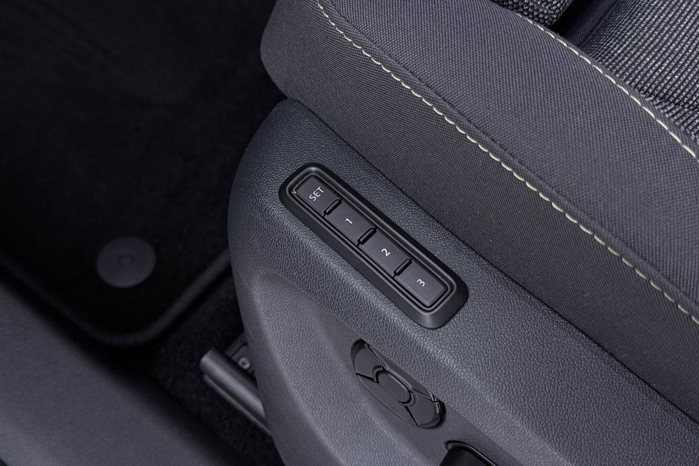 Škoda Kodiaq 1.5 TSI MHEV Business Edition Plus | 7 persoons | ACC | Camera | BLIS | Stoel+Stuurverwarming | Memory | Getint glas | Keyless | 19 Inch