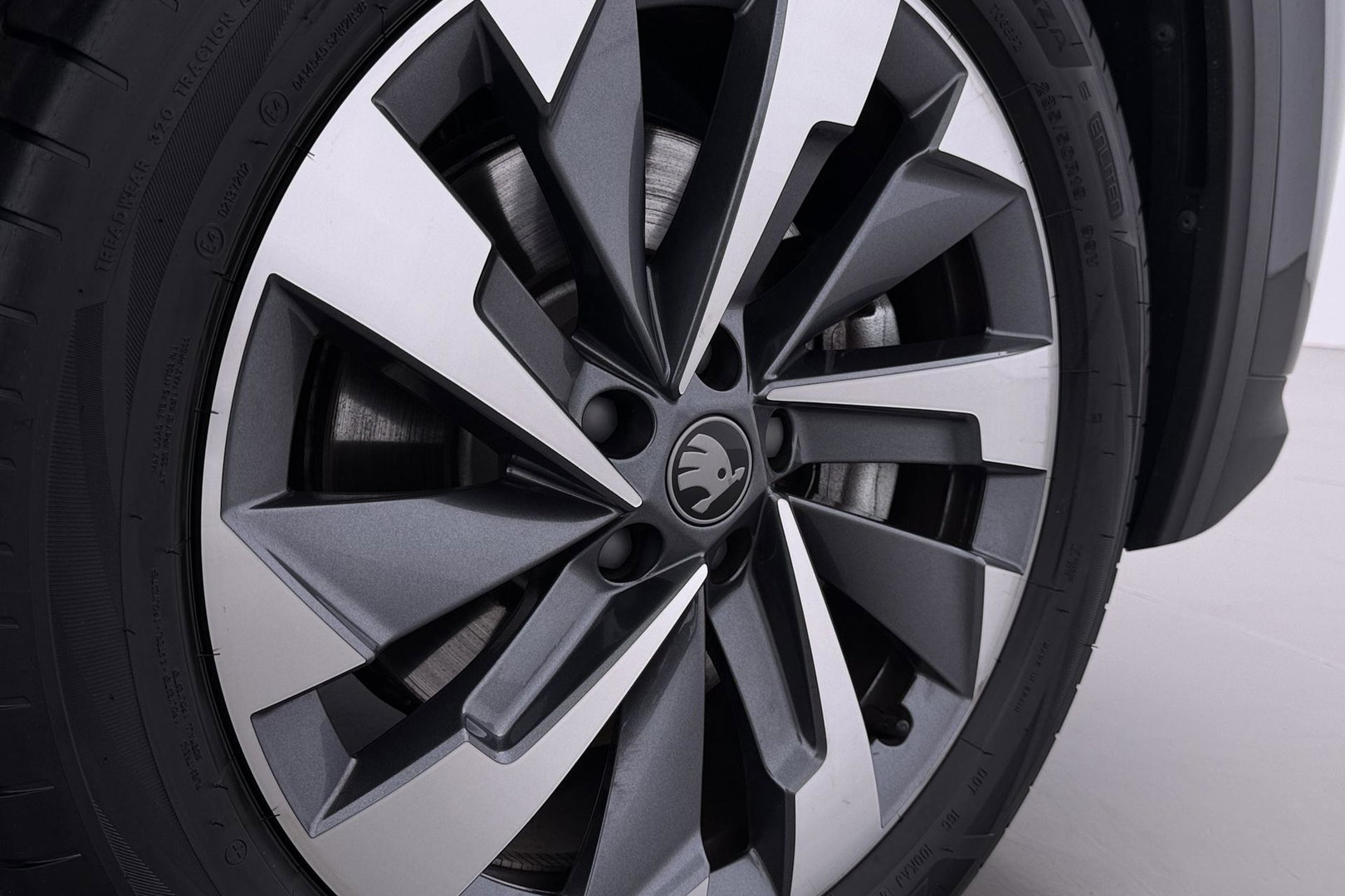 Škoda Kodiaq 1.5 TSI MHEV Business Edition Plus | 7 persoons | ACC | Camera | BLIS | Stoel+Stuurverwarming | Memory | Getint glas | Keyless | 19 Inch