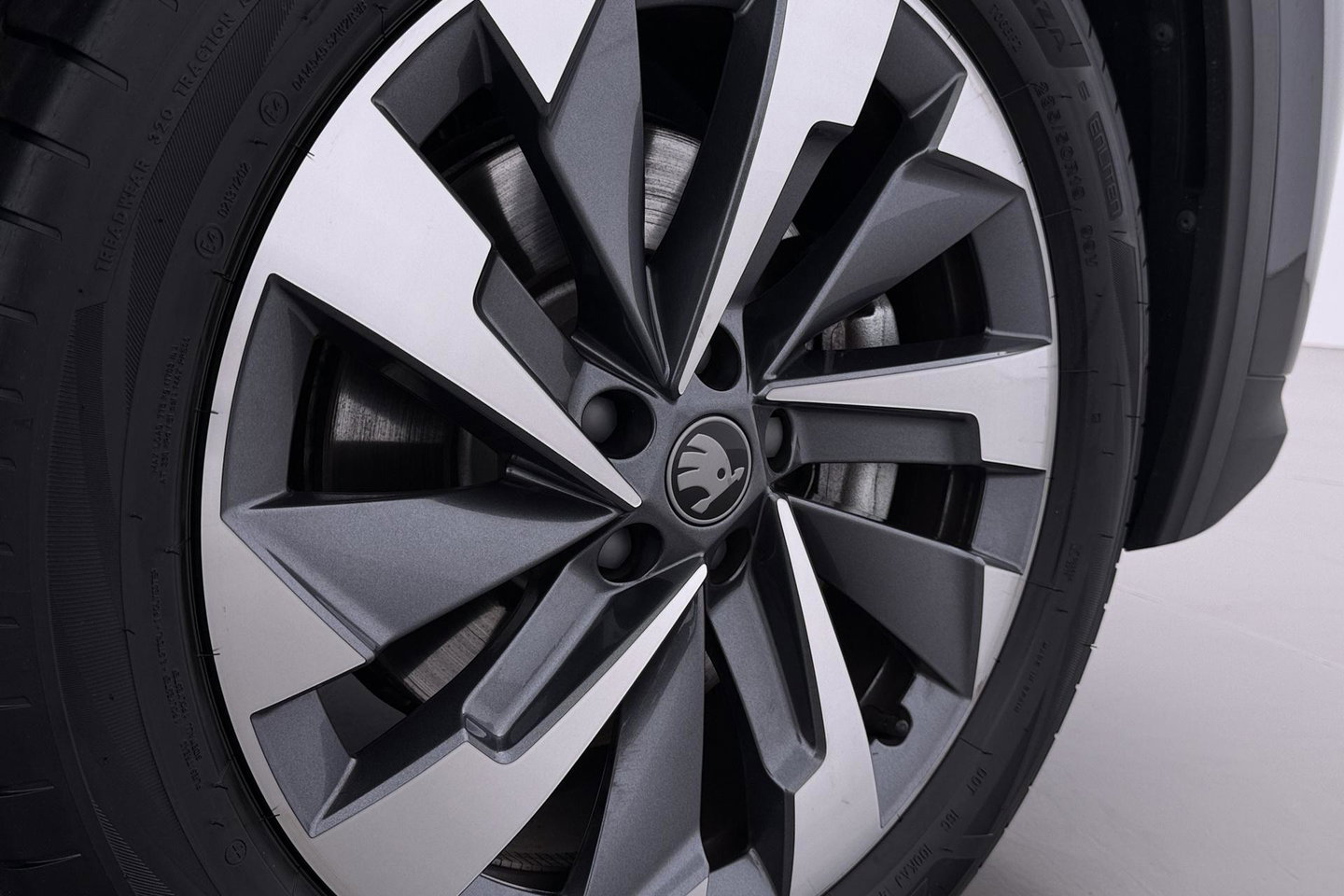 Škoda Kodiaq 1.5 TSI MHEV Business Edition Plus | 7 persoons | ACC | Camera | BLIS | Stoel+Stuurverwarming | Memory | Getint glas | Keyless | 19 Inch