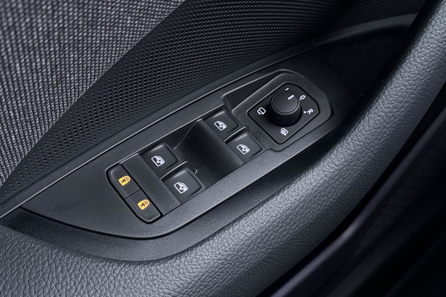 Škoda Kodiaq 1.5 TSI MHEV Business Edition Plus | 7 persoons | ACC | Camera | BLIS | Stoel+Stuurverwarming | Memory | Getint glas | Keyless | 19 Inch