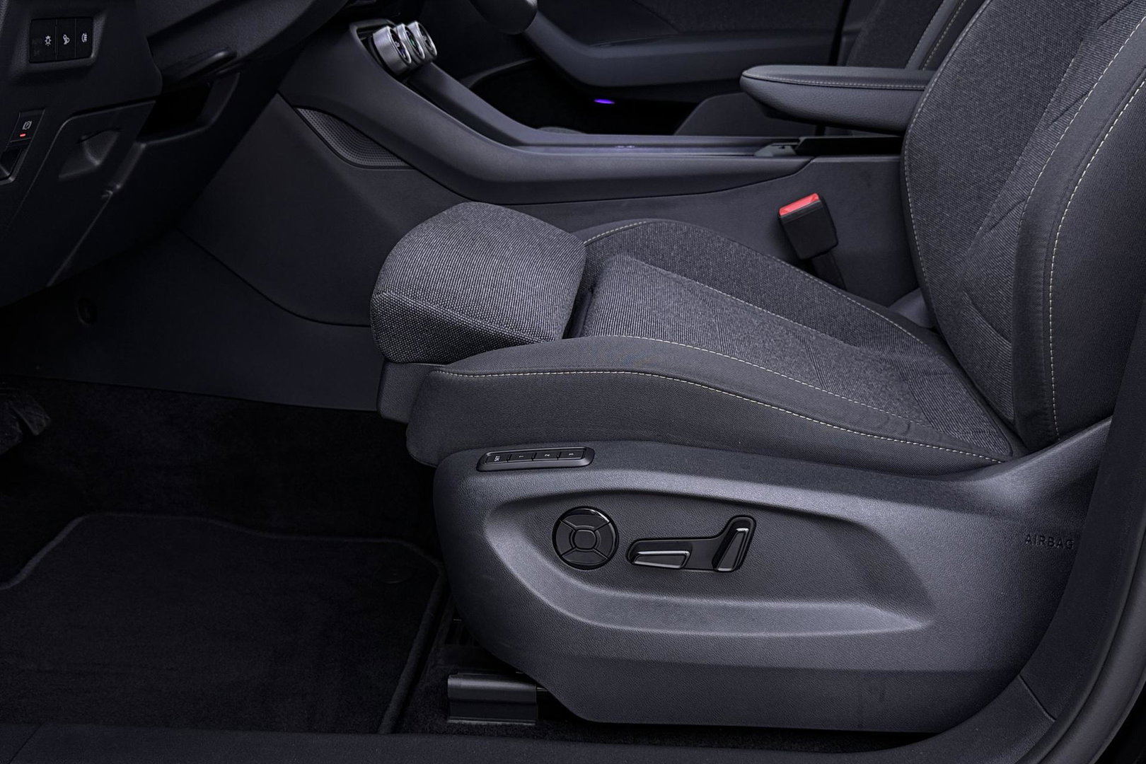 Škoda Kodiaq 1.5 TSI MHEV Business Edition Plus | 7 persoons | ACC | Camera | BLIS | Stoel+Stuurverwarming | Memory | Getint glas | Keyless | 19 Inch