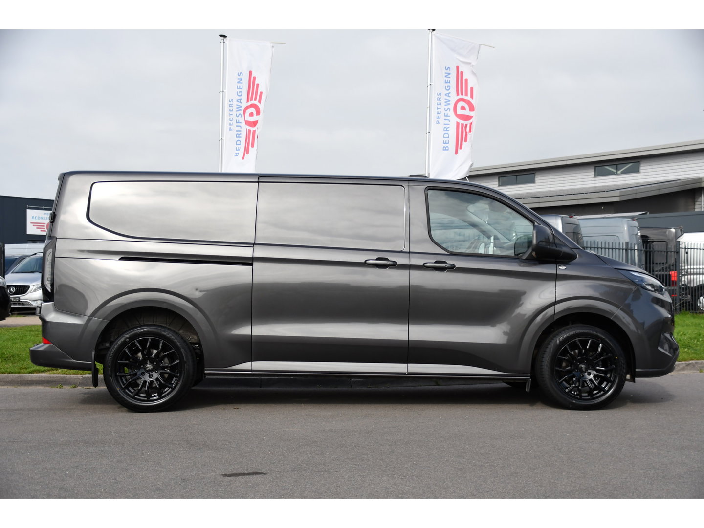 Ford Transit Custom 320 2.0 TDCI L2H1 PB Edition Limited Adaptieve Cruise, Camera, Carplay, LED, 170pk, Automaat, Stoelverwarming, Trekhaak, Virtual, Multimedia, Uniek!