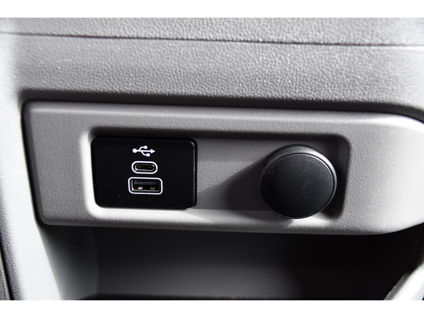 Ford Transit Custom 320 2.0 TDCI L2H1 PB Edition Limited Adaptieve Cruise, Camera, Carplay, LED, 170pk, Automaat, Stoelverwarming, Trekhaak, Virtual, Multimedia, Uniek!