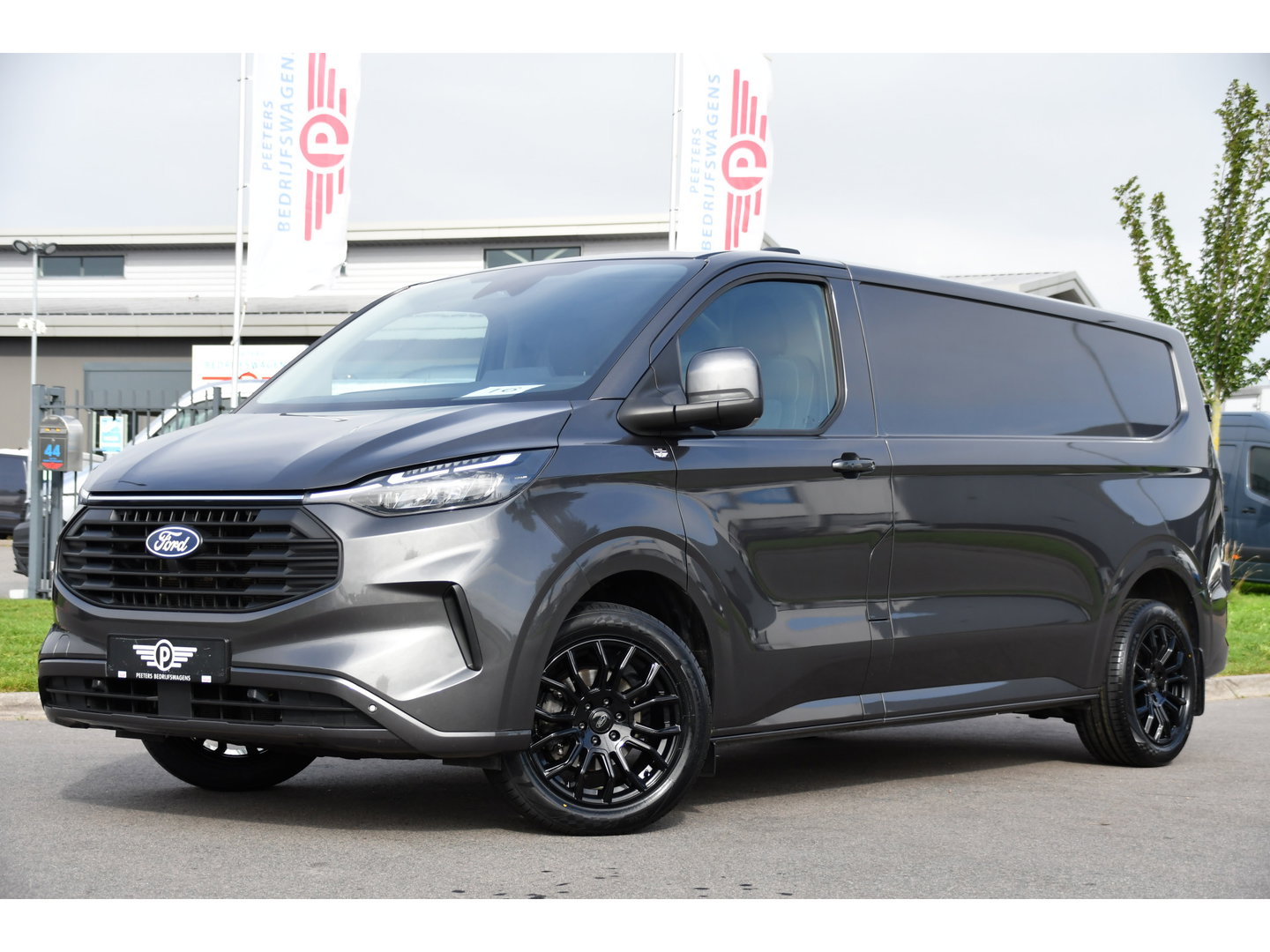 Ford Transit Custom 320 2.0 TDCI L2H1 PB Edition Limited Adaptieve Cruise, Camera, Carplay, LED, 170pk, Automaat, Stoelverwarming, Trekhaak, Virtual, Multimedia, Uniek!