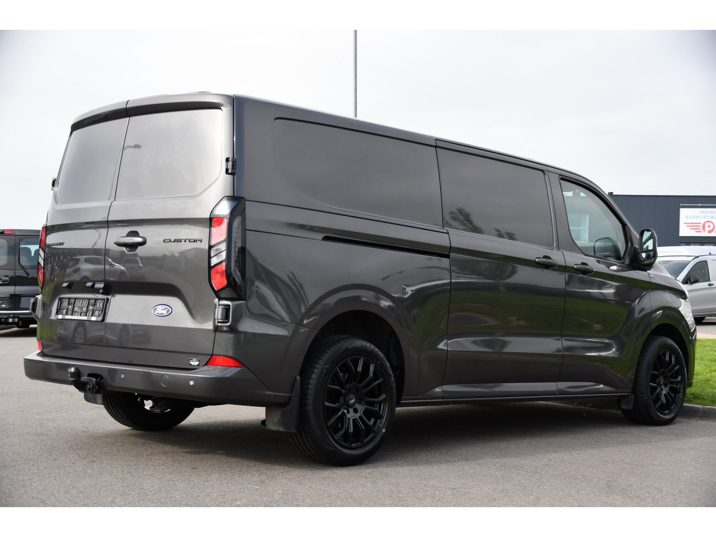 Ford Transit Custom 320 2.0 TDCI L2H1 PB Edition Limited Adaptieve Cruise, Camera, Carplay, LED, 170pk, Automaat, Stoelverwarming, Trekhaak, Virtual, Multimedia, Uniek!