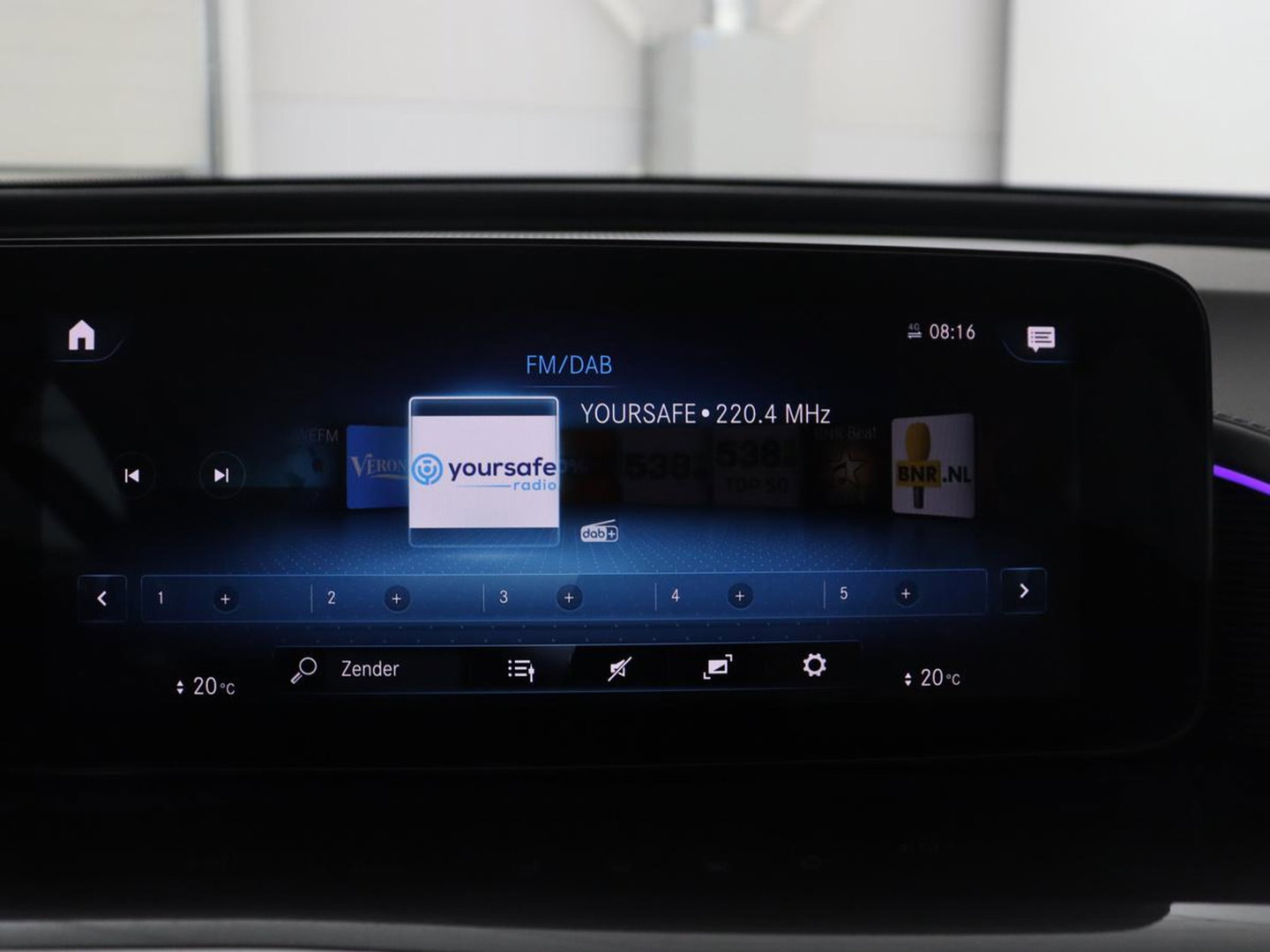 Mercedes-Benz EQC 400 4MATIC Business Solution Luxury 80 kWh | SOH 96.9% | Panoramdak | Leder | Adaptive cruise | Carplay | Sfeerverlichting | Burnmester Surround | Full LED | Stoelverwarming | Camera | Park assist |