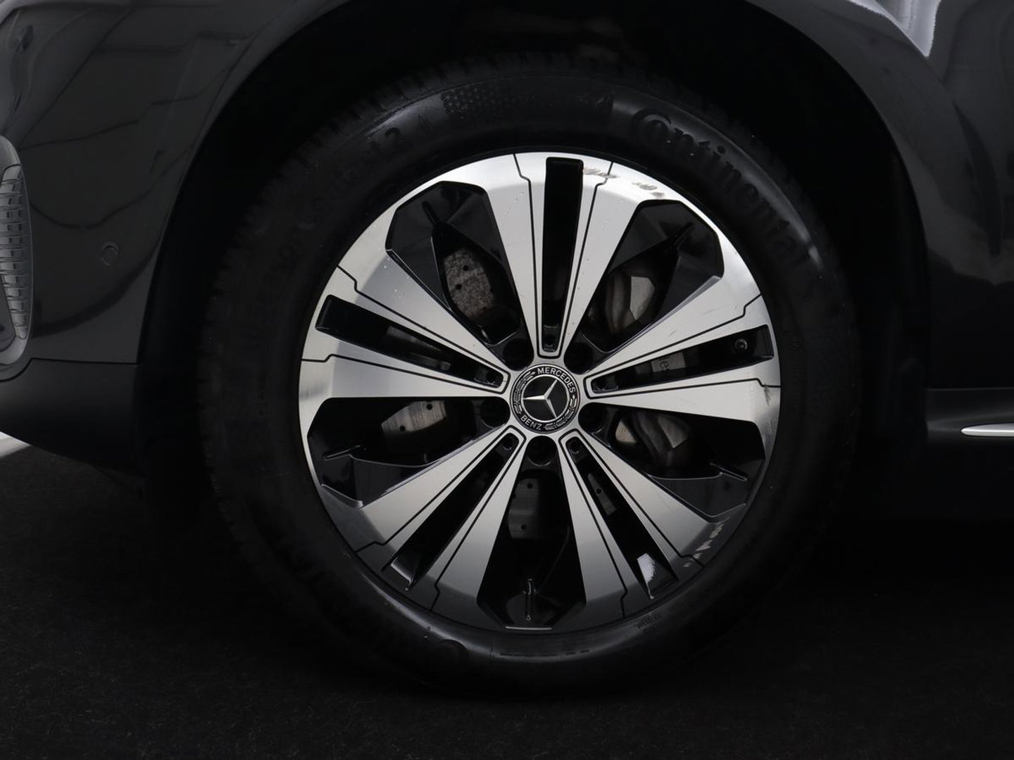 Mercedes-Benz EQC 400 4MATIC Business Solution Luxury 80 kWh | SOH 96.9% | Panoramdak | Leder | Adaptive cruise | Carplay | Sfeerverlichting | Burnmester Surround | Full LED | Stoelverwarming | Camera | Park assist |
