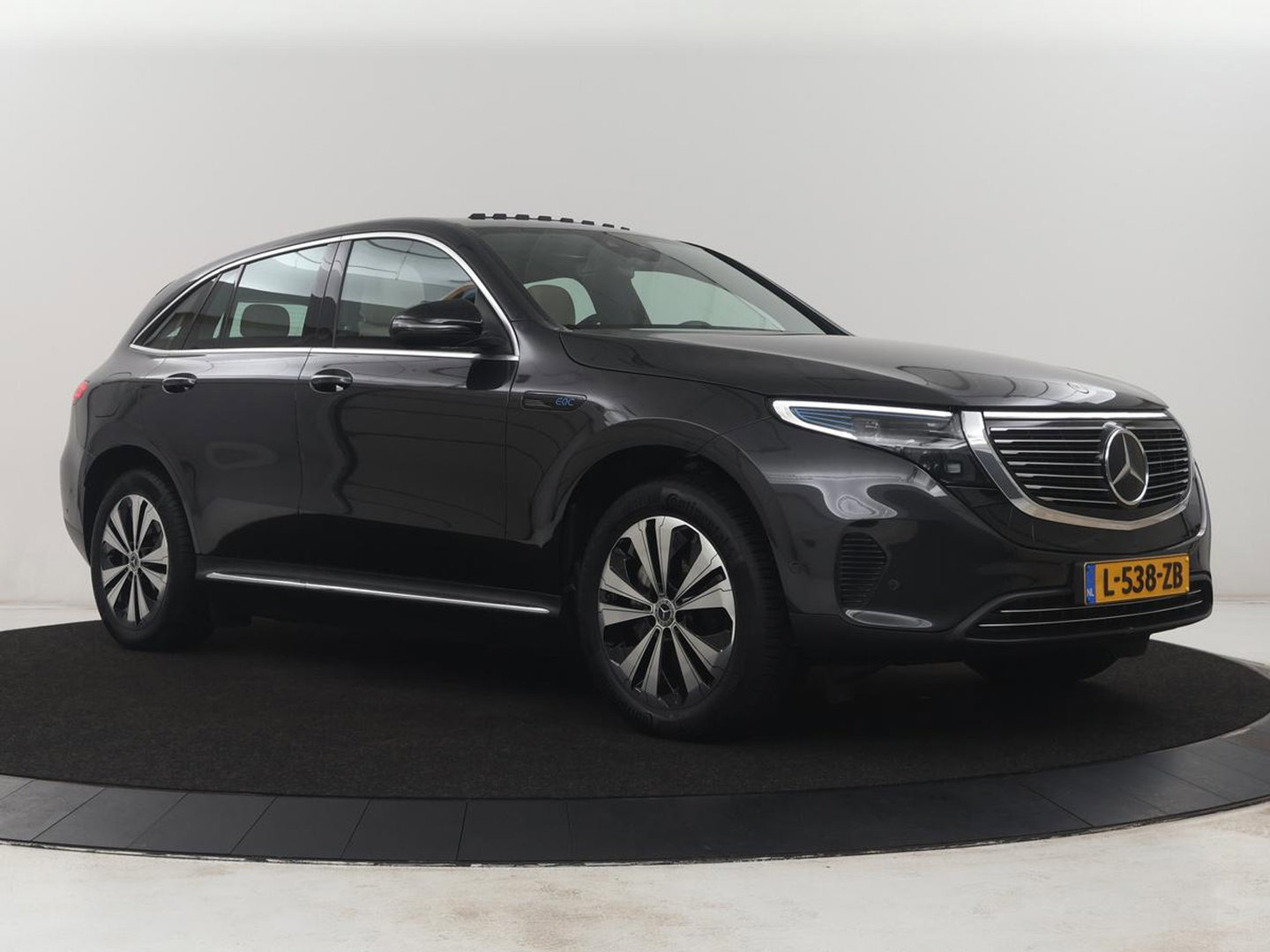 Mercedes-Benz EQC 400 4MATIC Business Solution Luxury 80 kWh | SOH 96.9% | Panoramdak | Leder | Adaptive cruise | Carplay | Sfeerverlichting | Burnmester Surround | Full LED | Stoelverwarming | Camera | Park assist |
