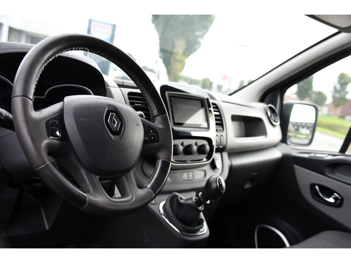 Renault Trafic 1.6 dCi T29 L2H1 Luxe Black Edition Camera, Cruise, Multimedia, 125pk, Trekhaak, Airco, Uniek!