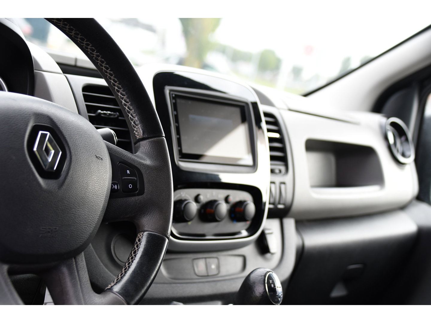 Renault Trafic 1.6 dCi T29 L2H1 Luxe Black Edition Camera, Cruise, Multimedia, 125pk, Trekhaak, Airco, Uniek!