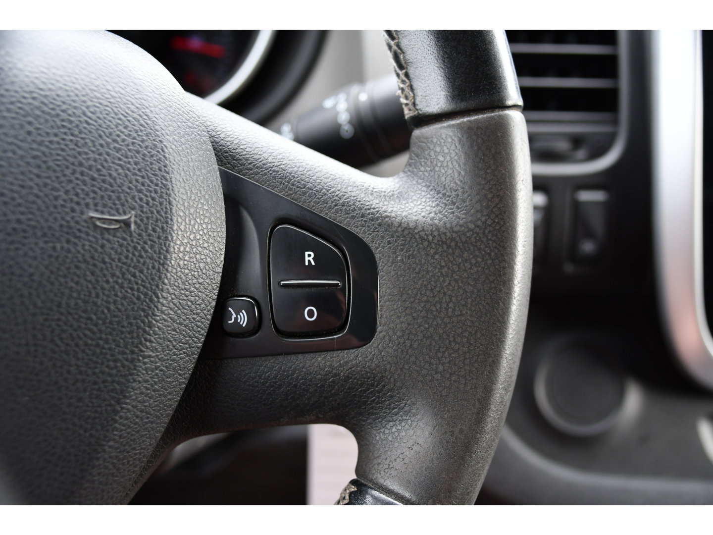 Renault Trafic 1.6 dCi T29 L2H1 Luxe Black Edition Camera, Cruise, Multimedia, 125pk, Trekhaak, Airco, Uniek!