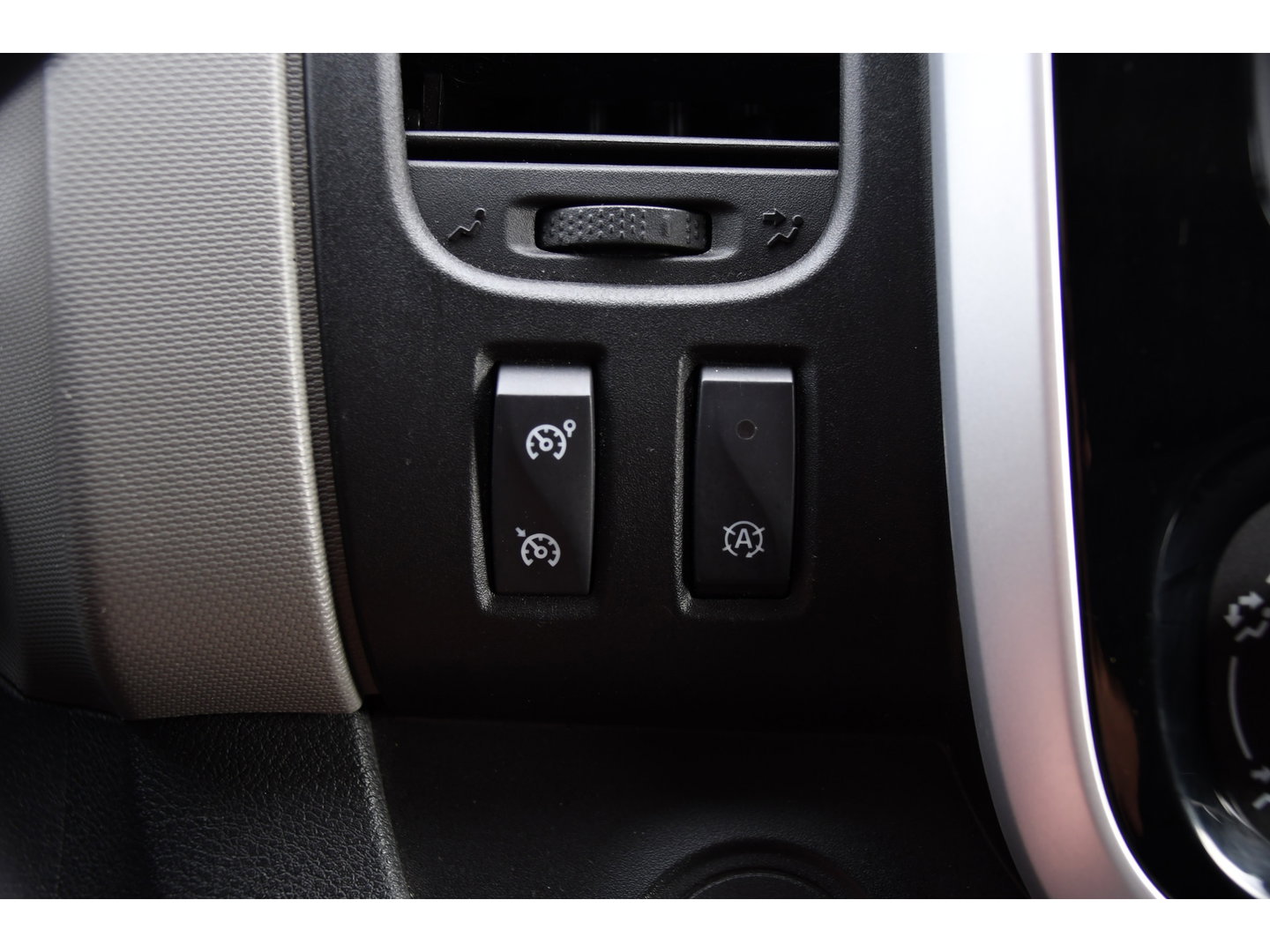 Renault Trafic 1.6 dCi T29 L2H1 Luxe Black Edition Camera, Cruise, Multimedia, 125pk, Trekhaak, Airco, Uniek!