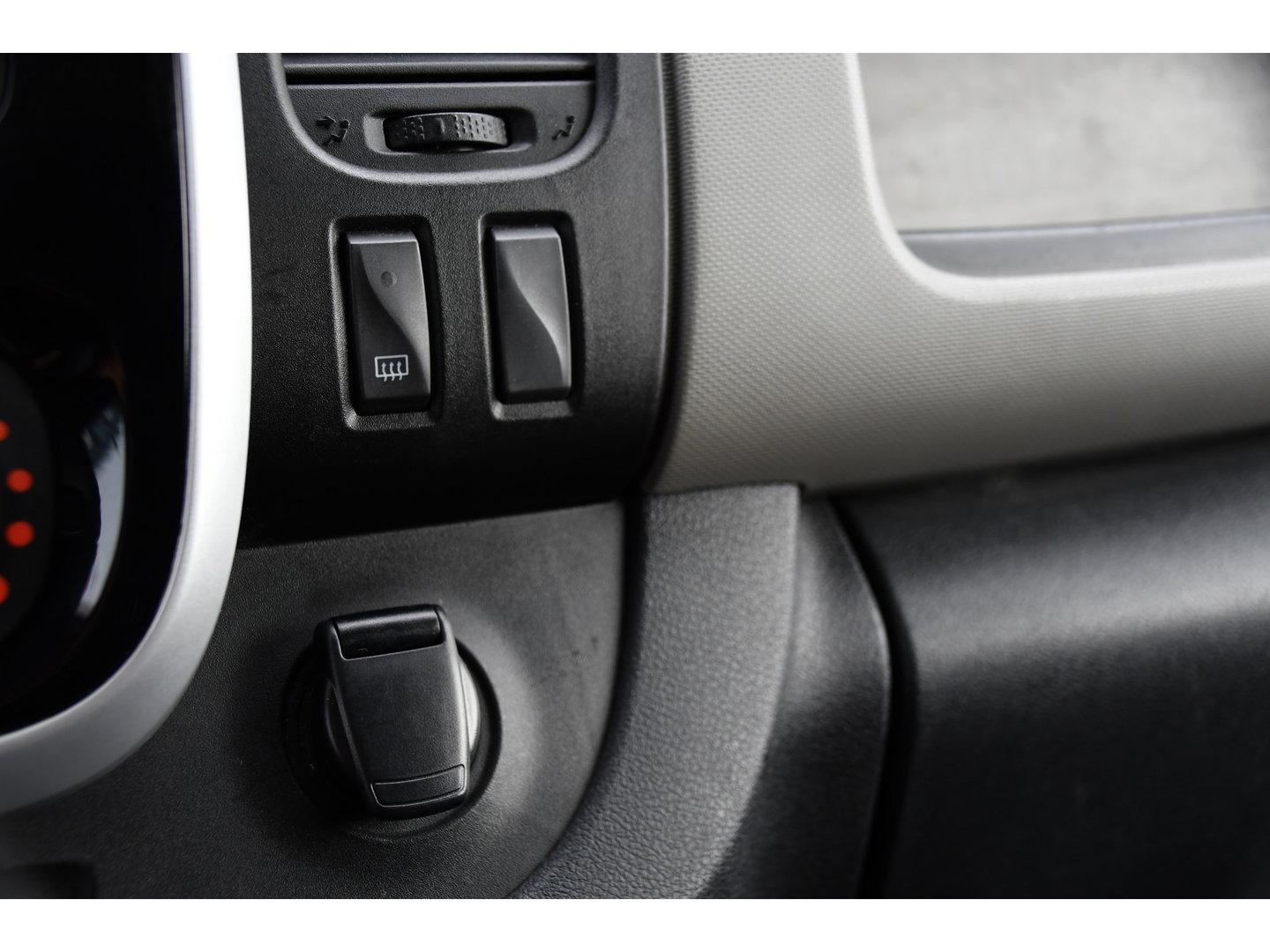 Renault Trafic 1.6 dCi T29 L2H1 Luxe Black Edition Camera, Cruise, Multimedia, 125pk, Trekhaak, Airco, Uniek!