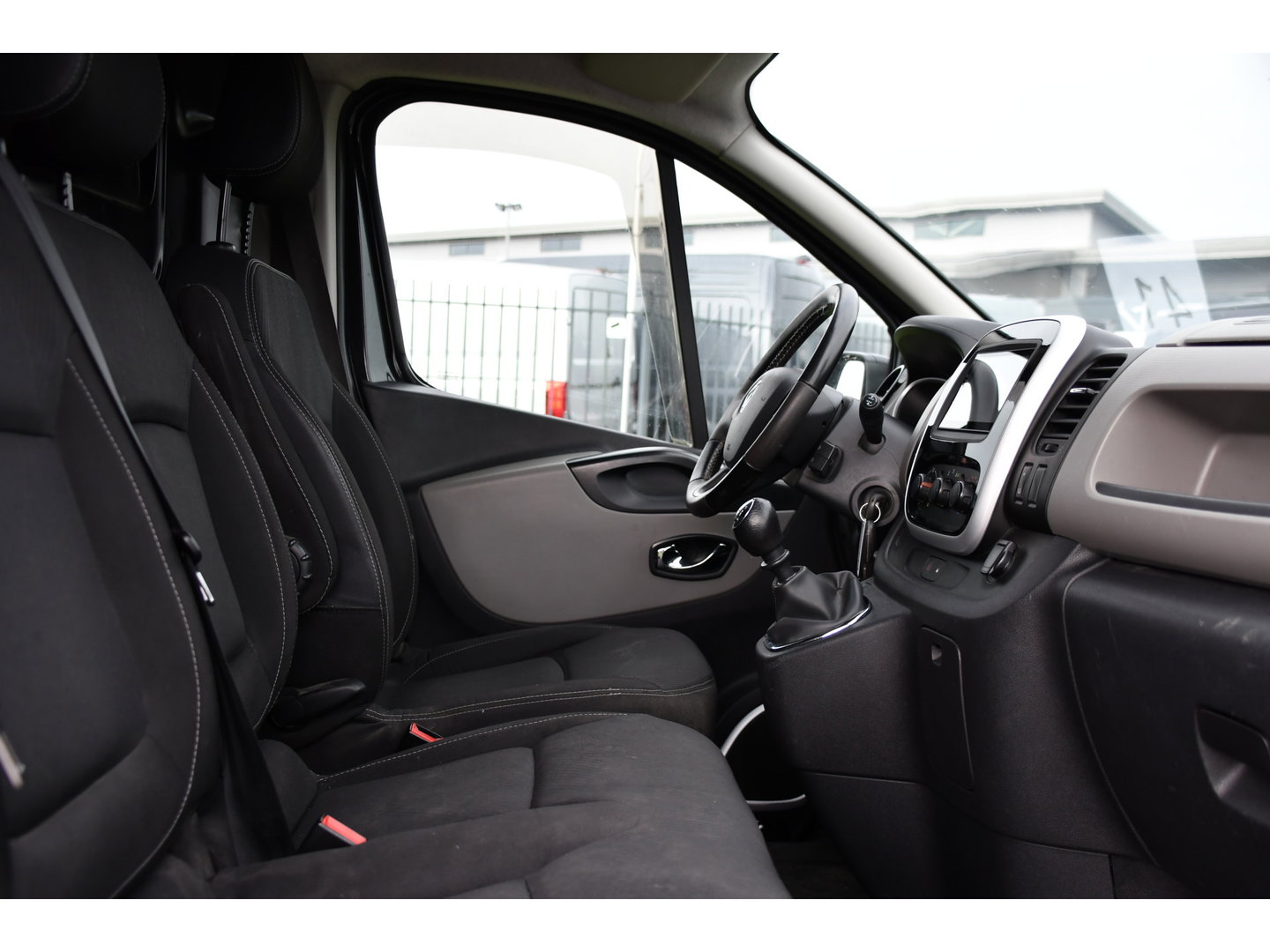Renault Trafic 1.6 dCi T29 L2H1 Luxe Black Edition Camera, Cruise, Multimedia, 125pk, Trekhaak, Airco, Uniek!