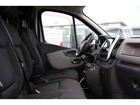 Renault Trafic 1.6 dCi T29 L2H1 Luxe Black Edition Camera, Cruise, Multimedia, 125pk, Trekhaak, Airco, Uniek!