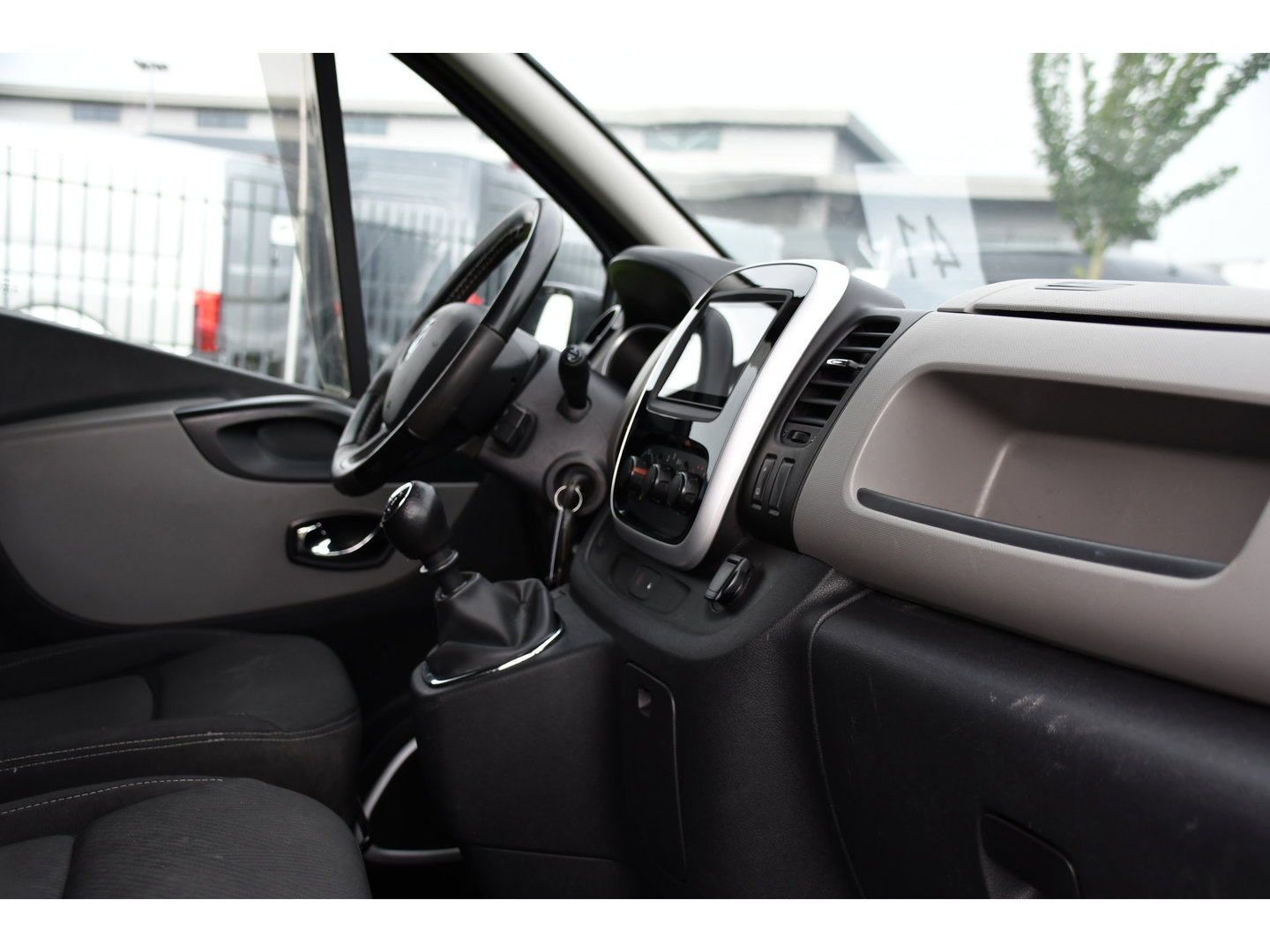 Renault Trafic 1.6 dCi T29 L2H1 Luxe Black Edition Camera, Cruise, Multimedia, 125pk, Trekhaak, Airco, Uniek!