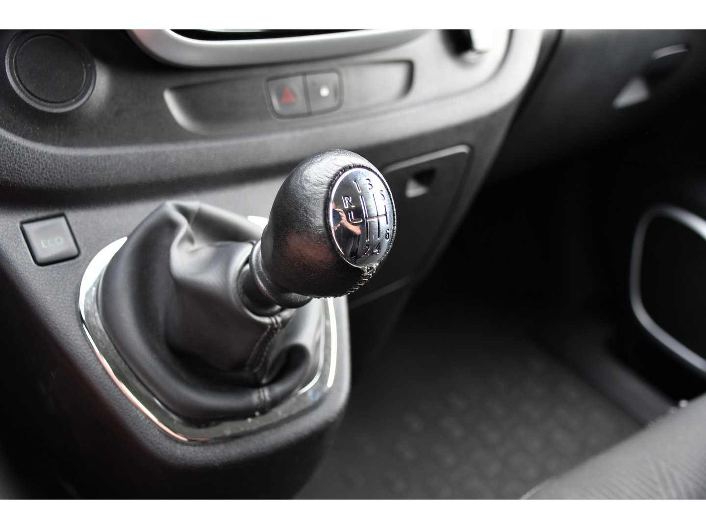 Renault Trafic 1.6 dCi T29 L2H1 Luxe Black Edition Camera, Cruise, Multimedia, 125pk, Trekhaak, Airco, Uniek!