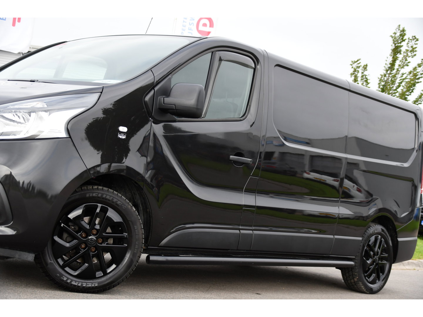 Renault Trafic 1.6 dCi T29 L2H1 Luxe Black Edition Camera, Cruise, Multimedia, 125pk, Trekhaak, Airco, Uniek!