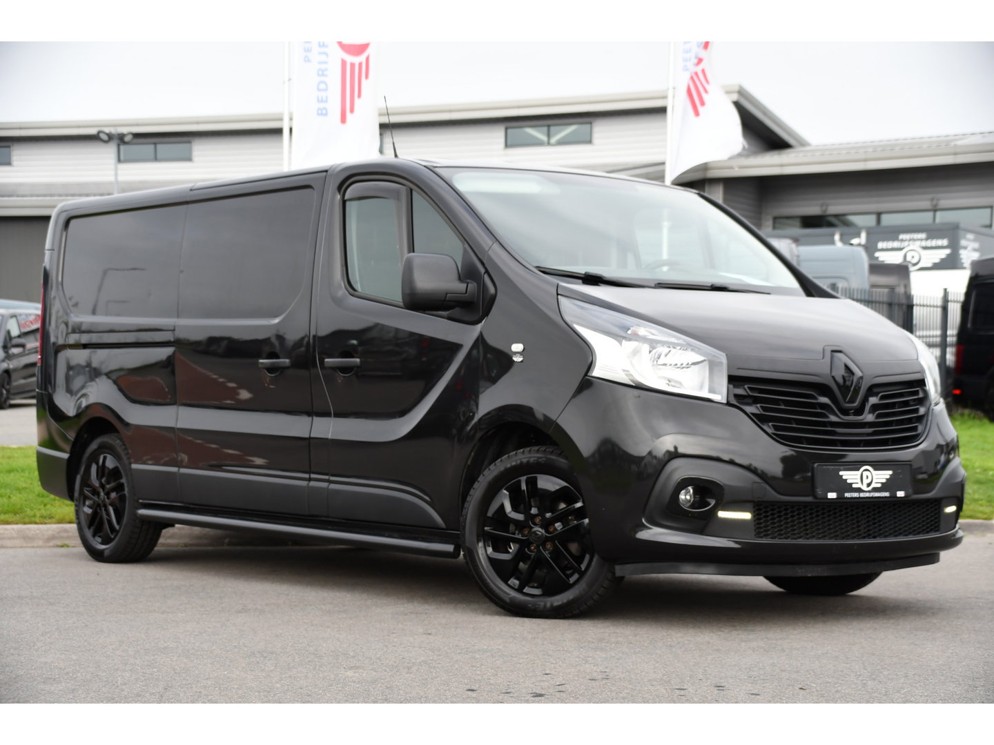 Renault Trafic 1.6 dCi T29 L2H1 Luxe Black Edition Camera, Cruise, Multimedia, 125pk, Trekhaak, Airco, Uniek!