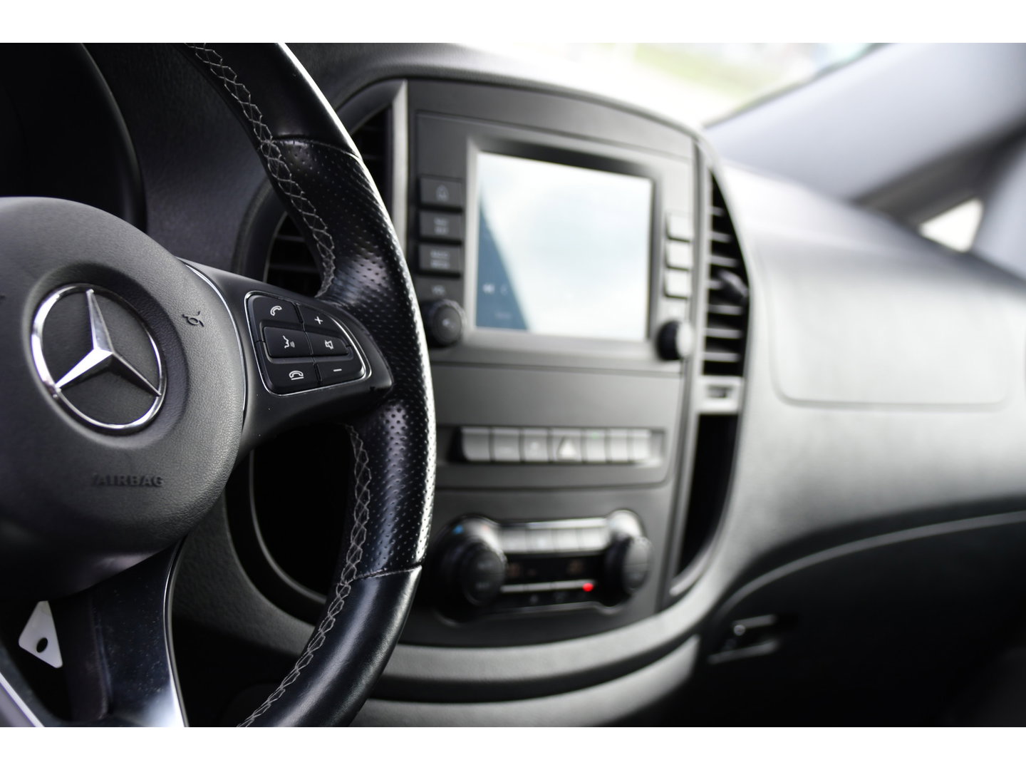 Mercedes-Benz Vito CDI L2 PB Edition Camera, Cruise, Carplay, 190pk, LED, Multimedia, Clima, Automaat, Uniek!