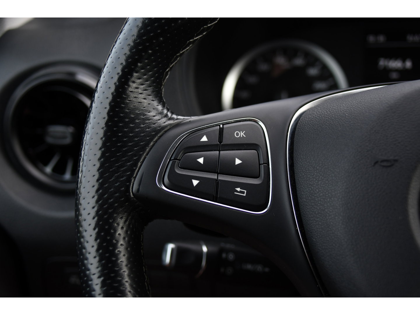 Mercedes-Benz Vito CDI L2 PB Edition Camera, Cruise, Carplay, 190pk, LED, Multimedia, Clima, Automaat, Uniek!