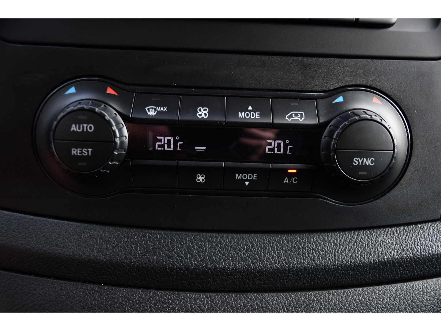 Mercedes-Benz Vito CDI L2 PB Edition Camera, Cruise, Carplay, 190pk, LED, Multimedia, Clima, Automaat, Uniek!