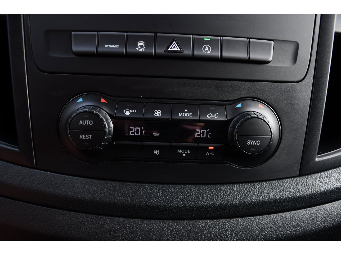 Mercedes-Benz Vito CDI L2 PB Edition Camera, Cruise, Carplay, 190pk, LED, Multimedia, Clima, Automaat, Uniek!