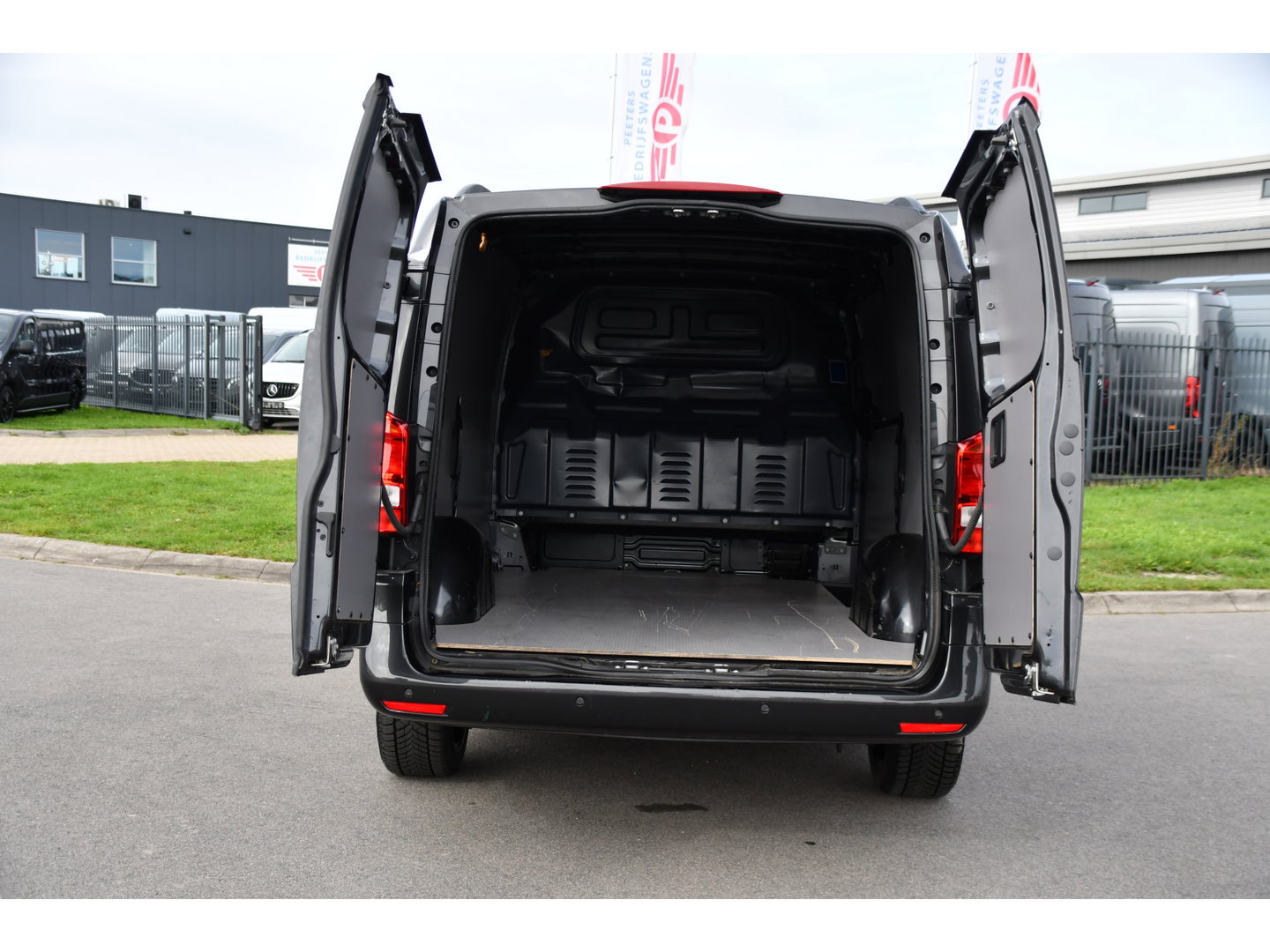 Mercedes-Benz Vito CDI L2 PB Edition Camera, Cruise, Carplay, 190pk, LED, Multimedia, Clima, Automaat, Uniek!