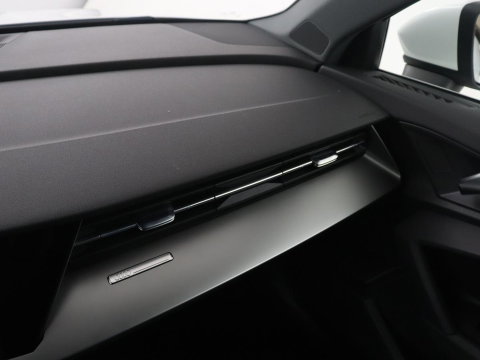 Audi A3 Limousine 35 TFSI S edition | Camera | Park assist | Carplay | Virtual Dashboard | Climate control | Full LED | Cruise control |