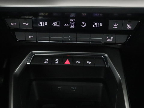 Audi A3 Limousine 35 TFSI S edition | Camera | Park assist | Carplay | Virtual Dashboard | Climate control | Full LED | Cruise control |