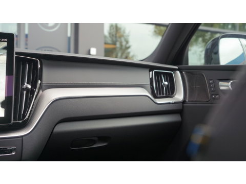 Volvo XC60 2.0 T6 350pk Plus Black Edition Panoramadak Luchtvering *BTW* NIEUW!! 21" LMV BOMVOL!!