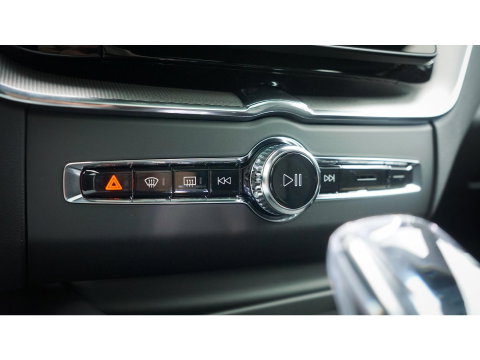 Volvo XC60 2.0 T6 350pk Plus Black Edition Panoramadak Luchtvering *BTW* NIEUW!! 21" LMV BOMVOL!!