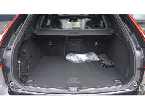 Volvo XC60 2.0 T6 350pk Plus Black Edition Panoramadak Luchtvering *BTW* NIEUW!! 21" LMV BOMVOL!!