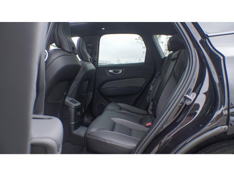 Volvo XC60 2.0 T6 350pk Plus Black Edition Panoramadak Luchtvering *BTW* NIEUW!! 21" LMV BOMVOL!!