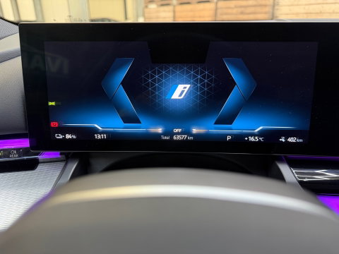 BMW i5 EDrive40 84 kWh Pro B&W M-Sport Pano iconic grill LED Navi Memory 19"LM