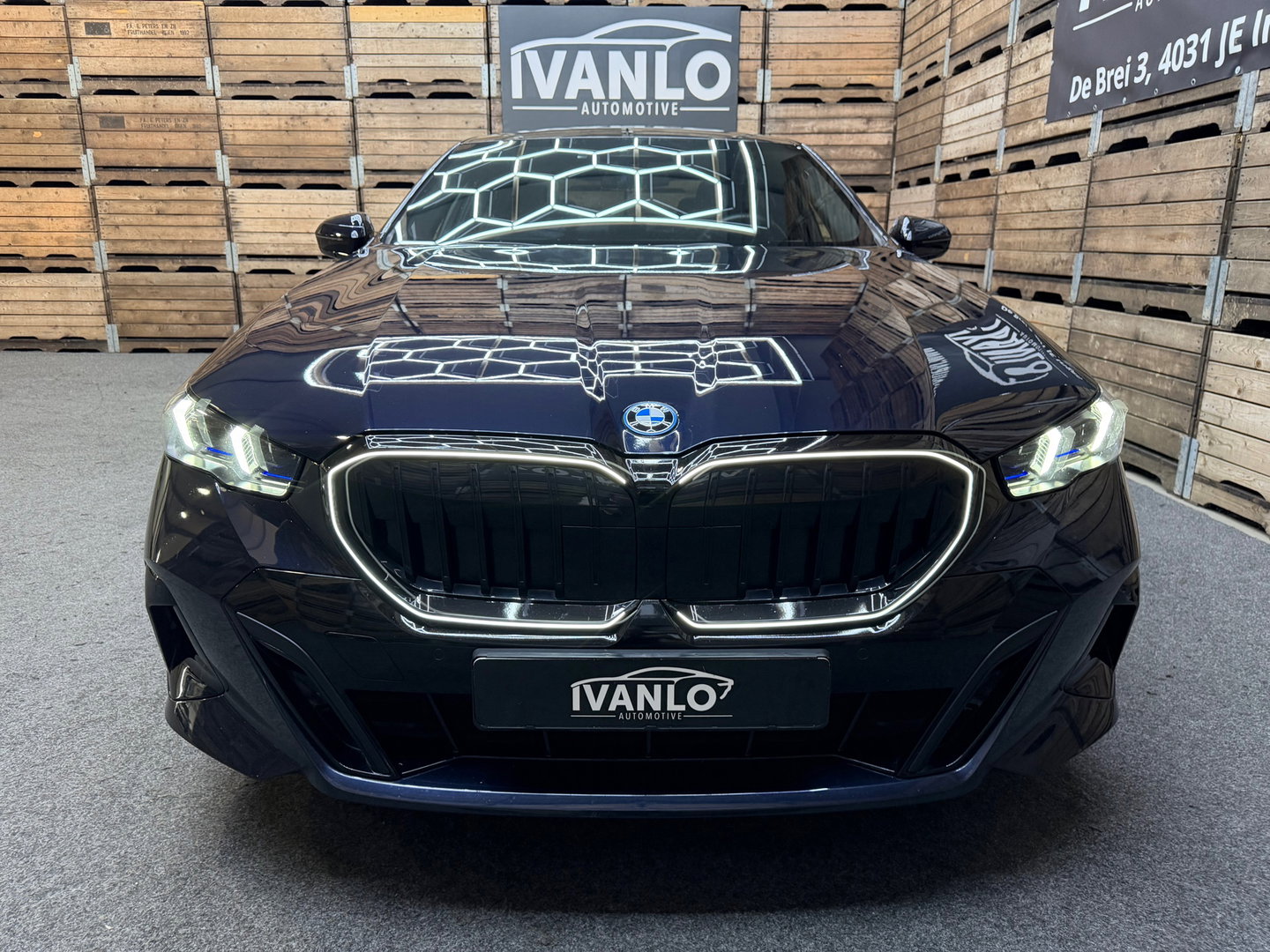 BMW i5 EDrive40 84 kWh Pro B&W M-Sport Pano iconic grill LED Navi Memory 19"LM